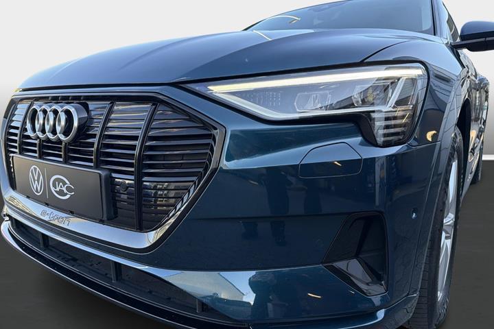 Blå Audi e-tron fra 2021