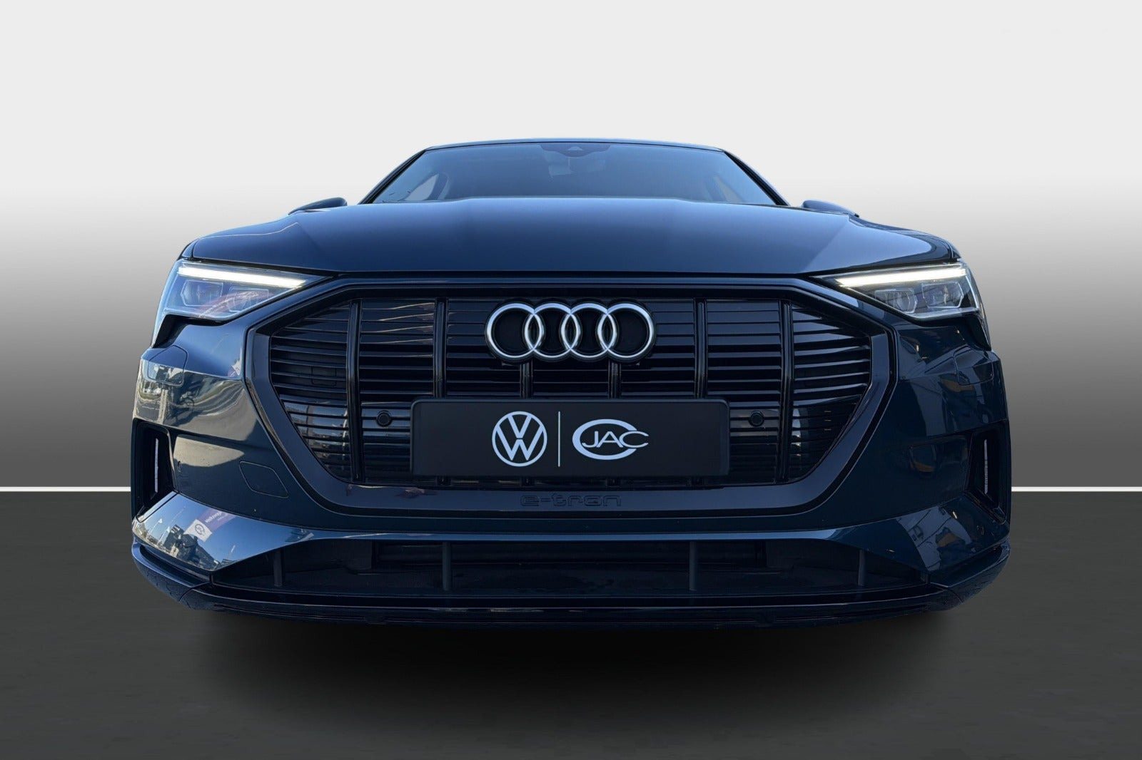 Blå Audi e-tron fra 2021