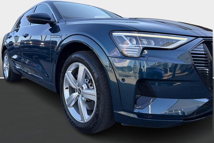 Blå Audi e-tron fra 2021