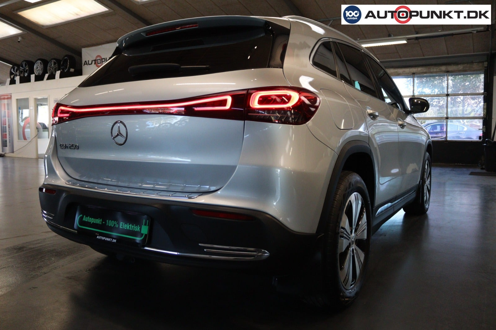 Sølv Mercedes EQA250 fra 2021