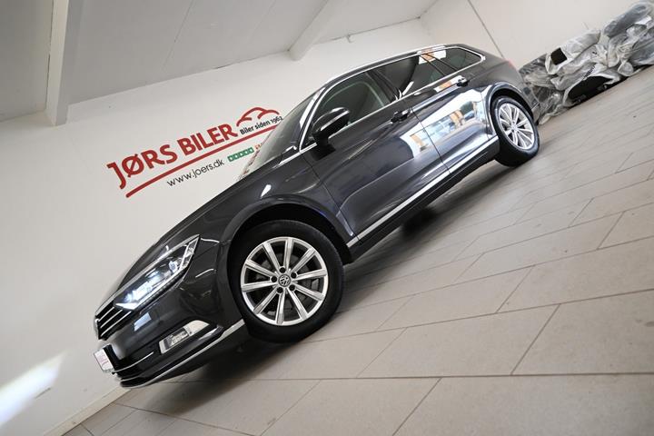 Grå VW Passat fra 2018