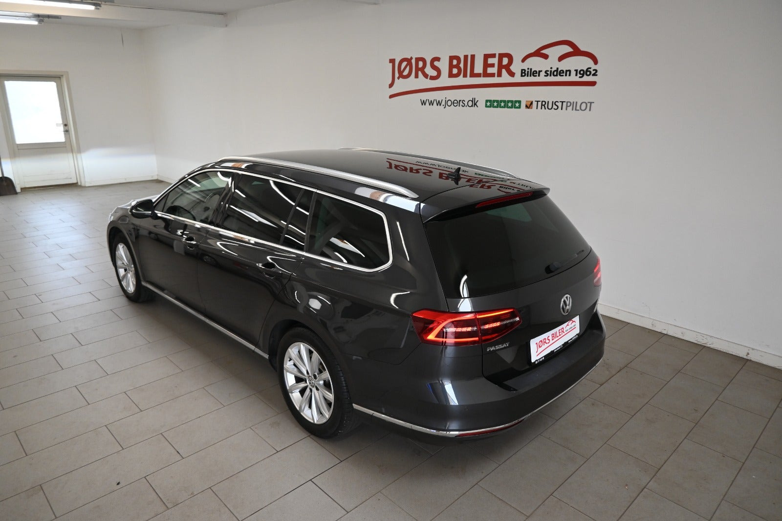 Grå VW Passat fra 2018