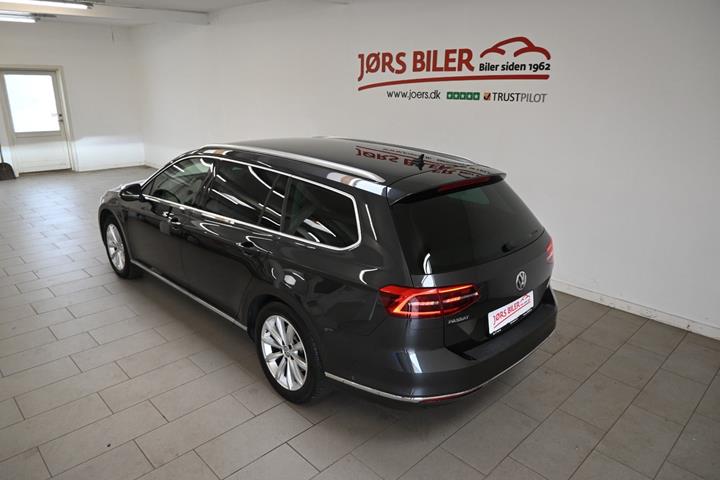 Grå VW Passat fra 2018