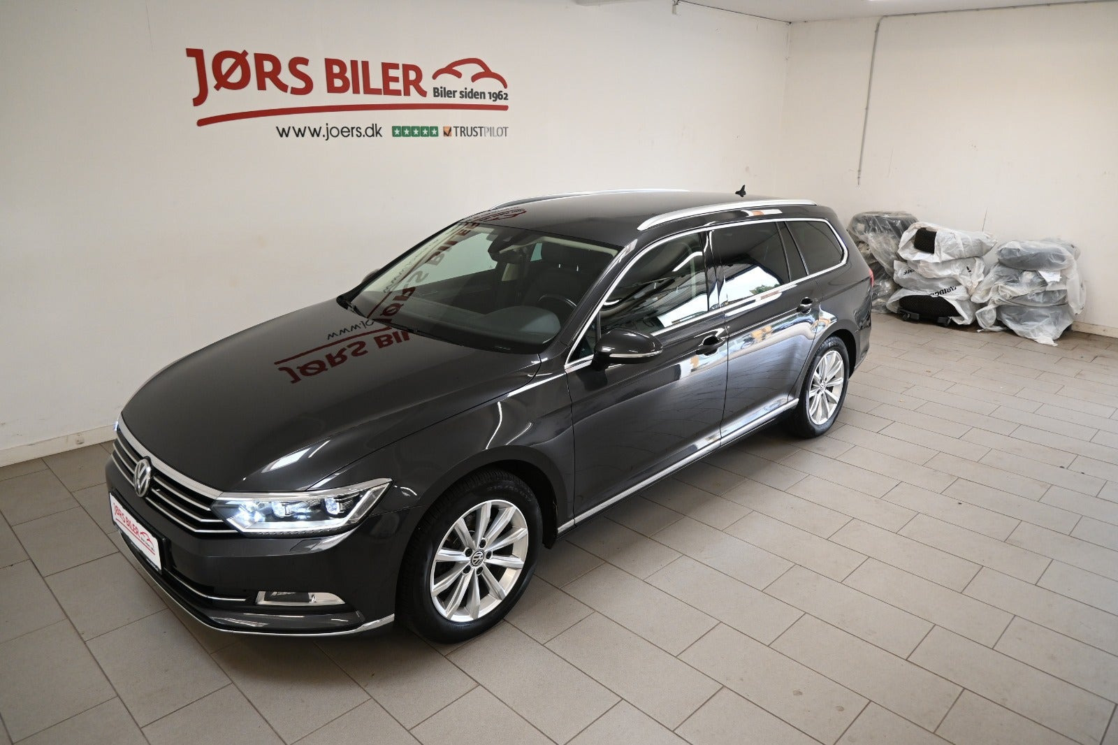 Grå VW Passat fra 2018