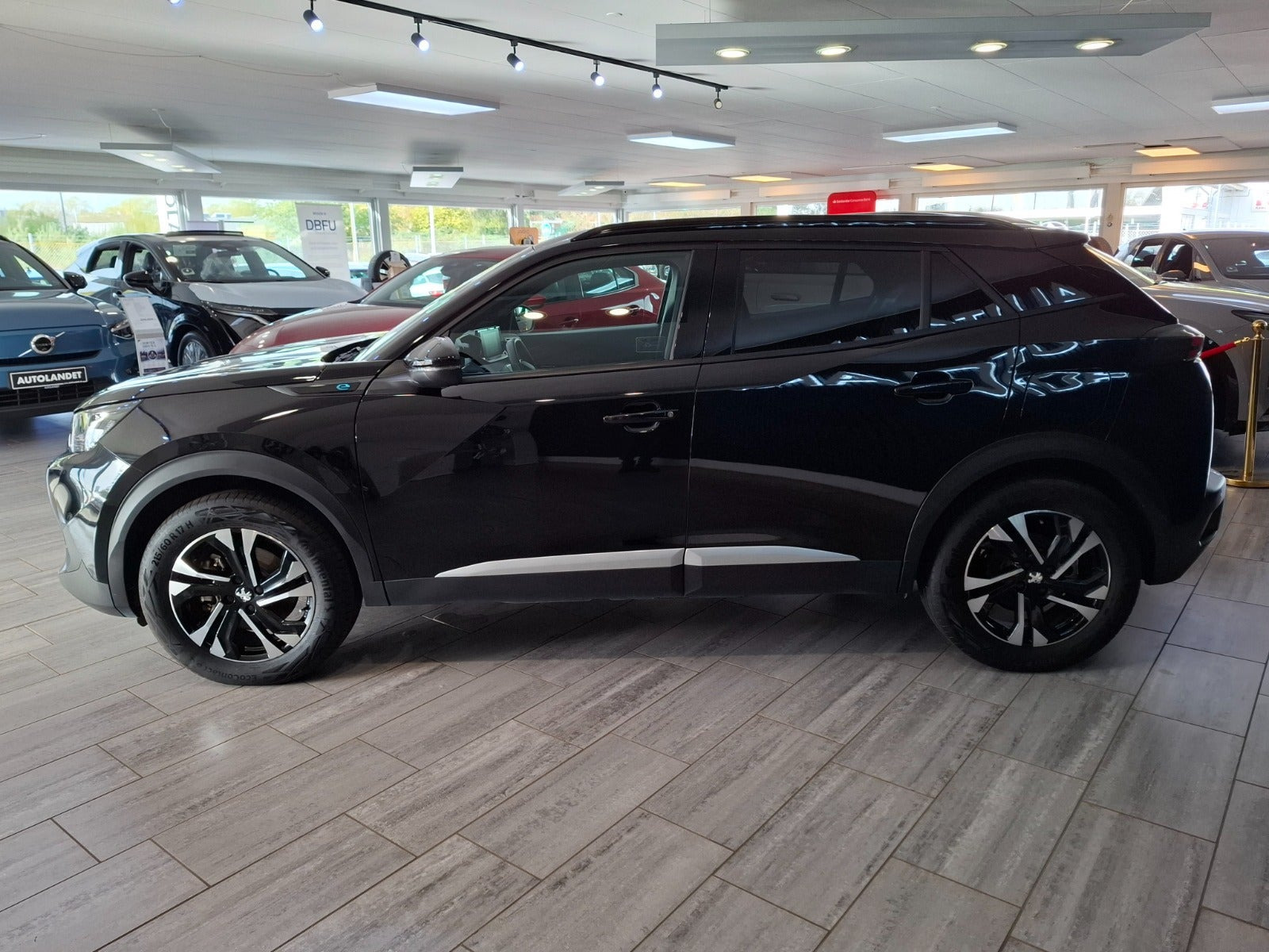 Sort Peugeot e-2008 fra 2023