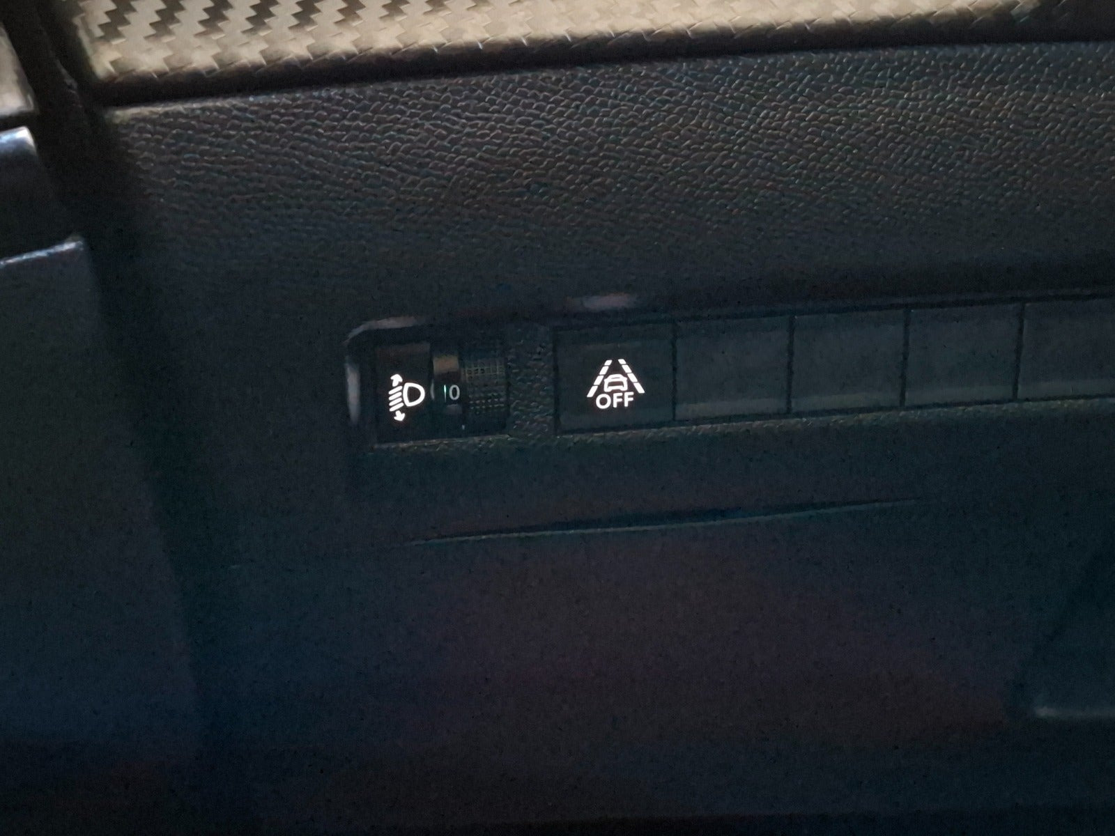 Sort Peugeot e-2008 fra 2023