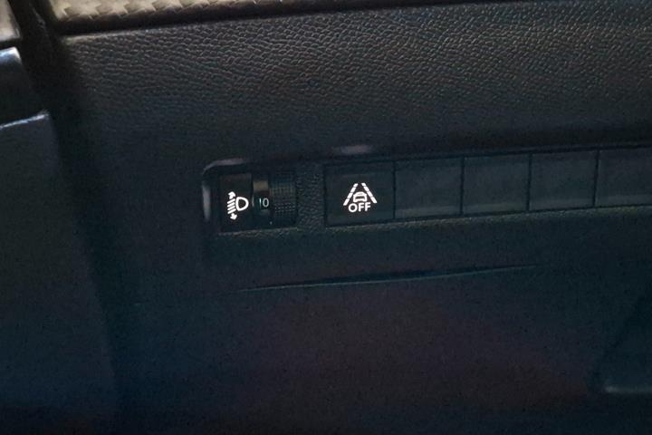 Sort Peugeot e-2008 fra 2023
