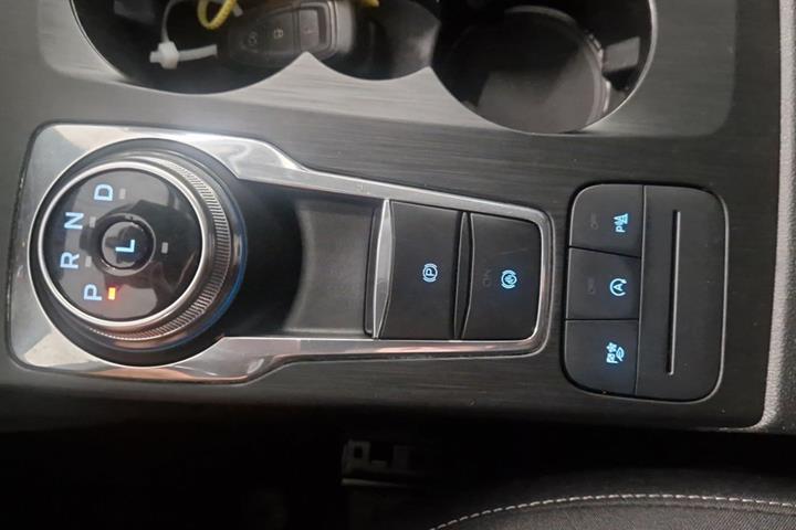 Hvid Ford Kuga fra 2022