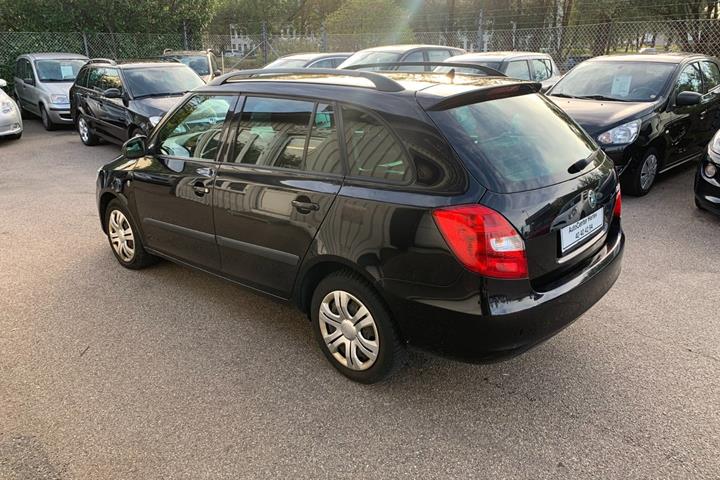 Sort Skoda Fabia fra 2011