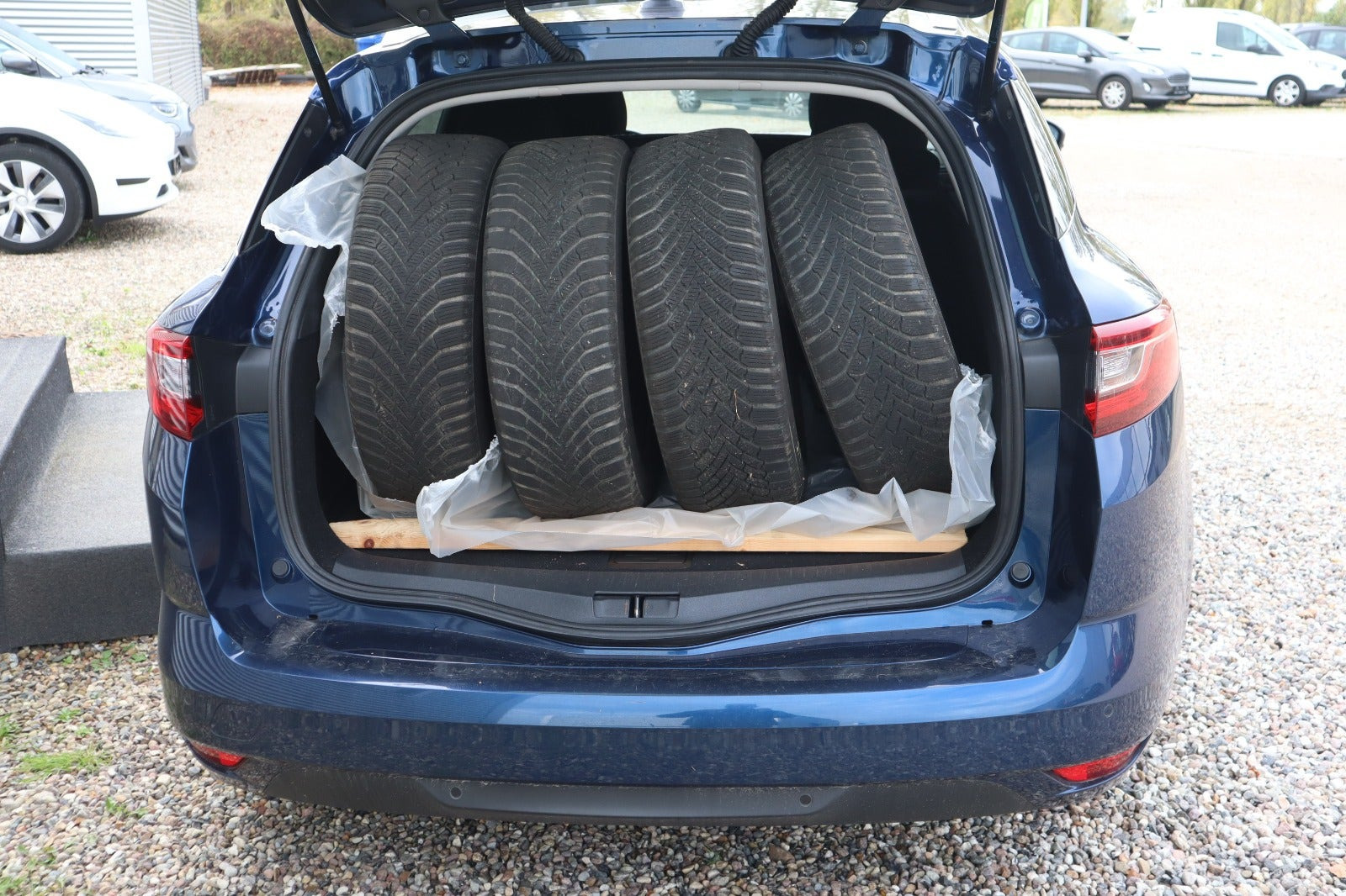 Blå Renault Megane IV fra 2019