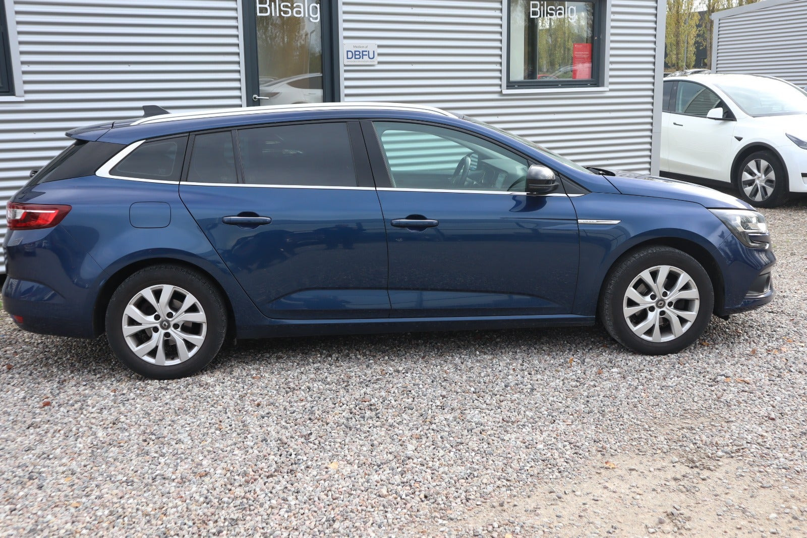 Blå Renault Megane IV fra 2019