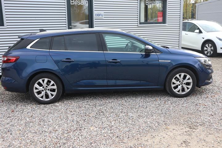 Blå Renault Megane IV fra 2019