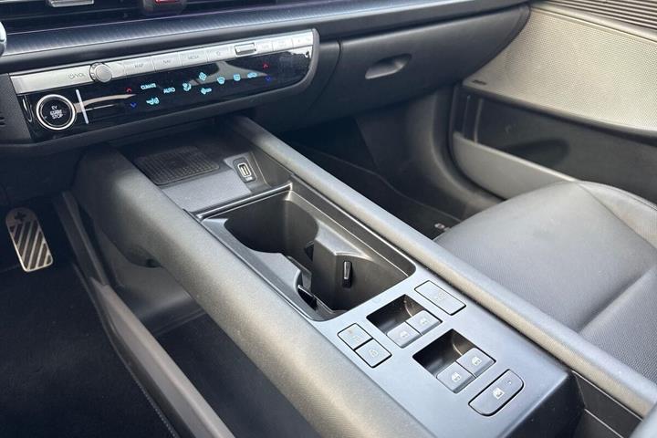 Grøn Hyundai Ioniq 6 fra 2024