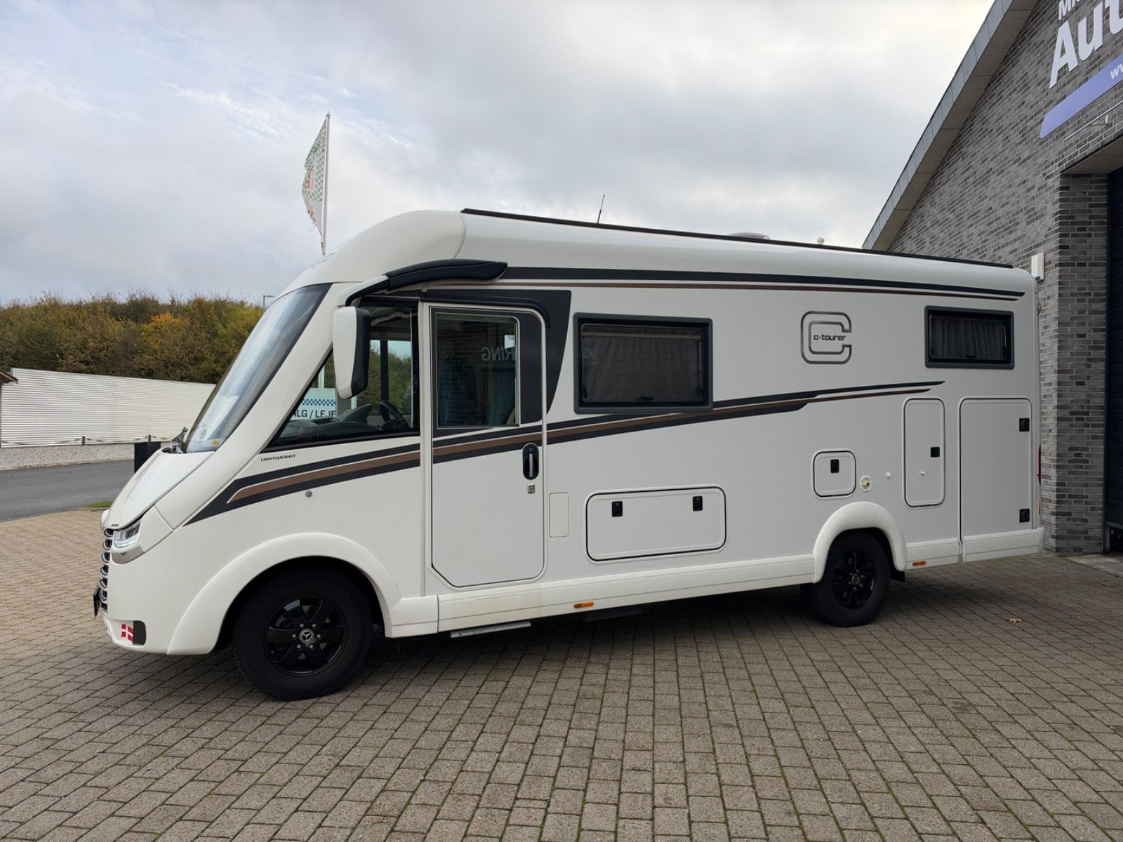 Hvid Mercedes Carthago fra 2022