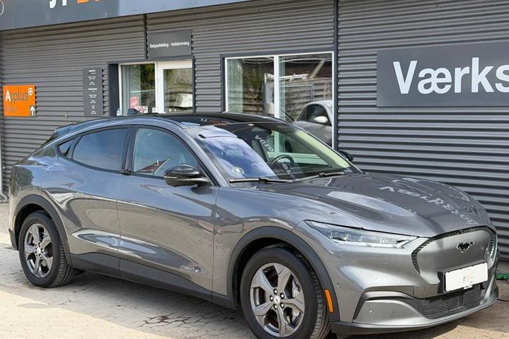Grå Ford Mustang Mach-E fra 2023