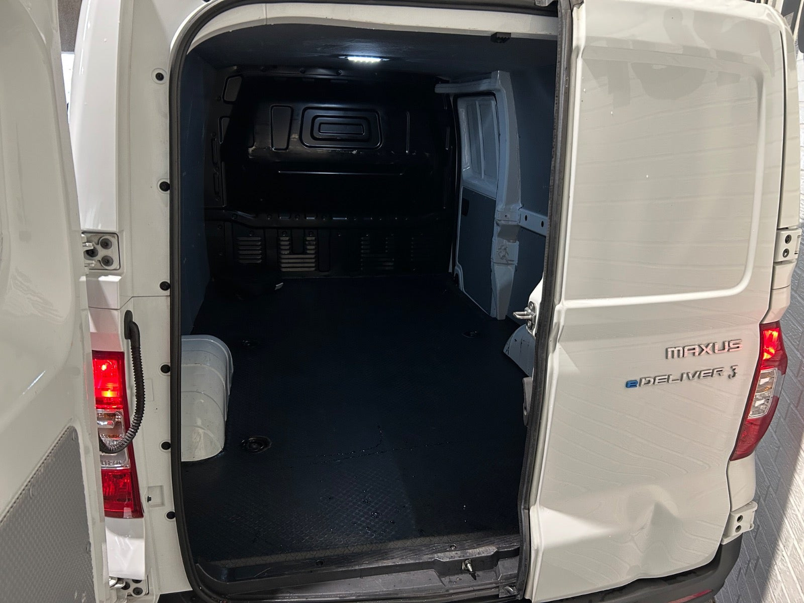 Hvid Maxus e-Deliver 3 fra 2023 set udefra