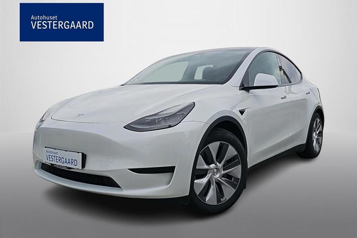 Hvid Tesla Model Y fra 2024