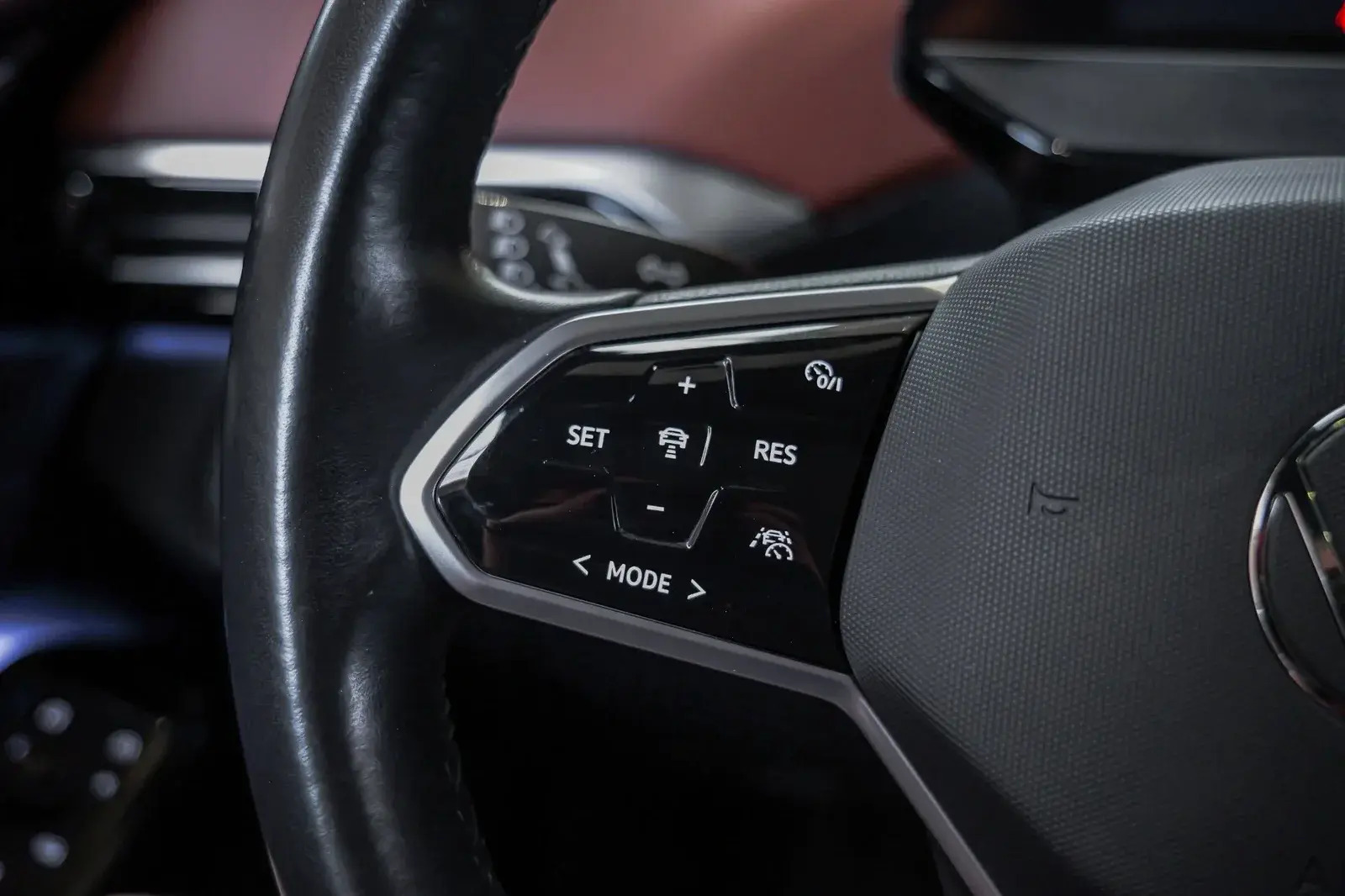 Grå VW ID.4 fra 2023