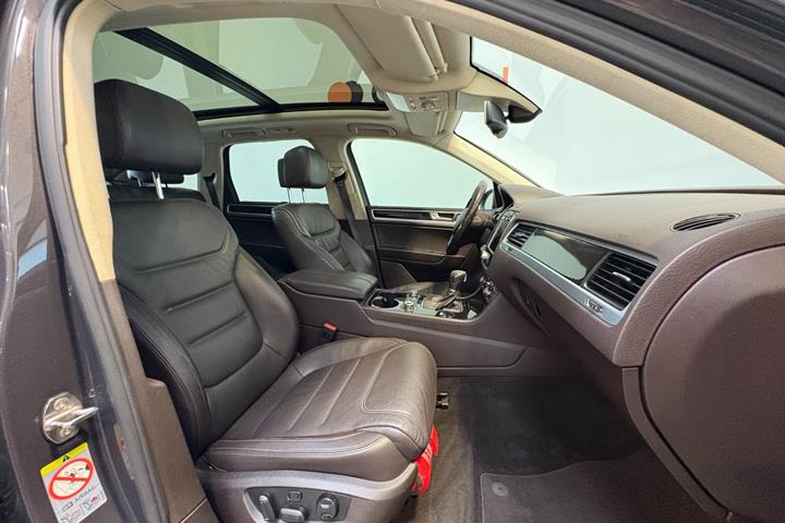 Brun VW Touareg fra 2012