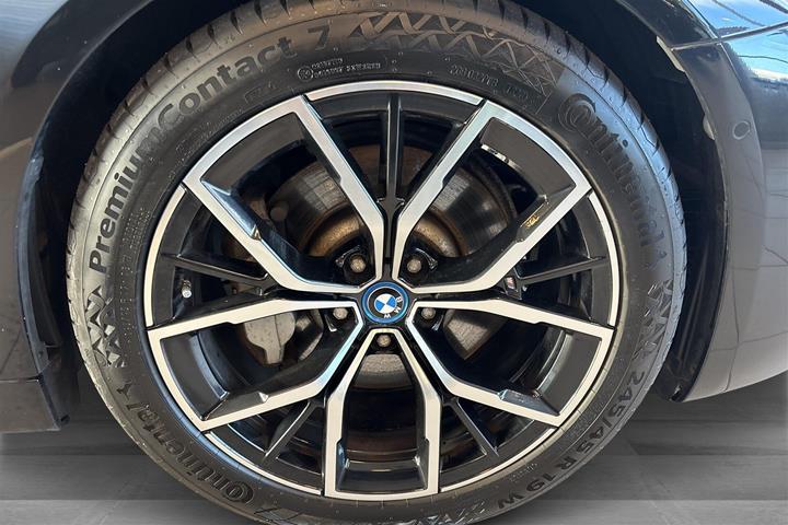 Sort BMW 530e fra 2021
