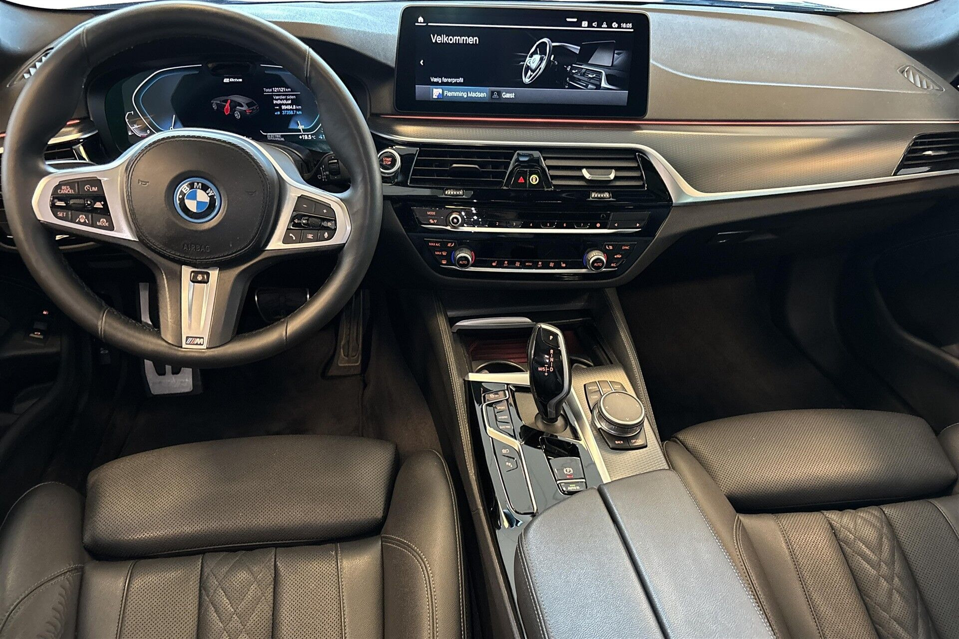 Sort BMW 530e fra 2021