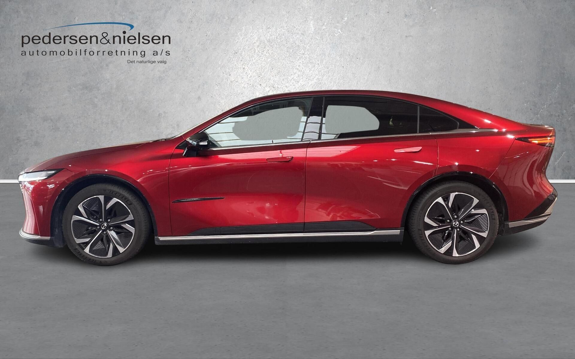 Rød Mazda 6e fra 2026
