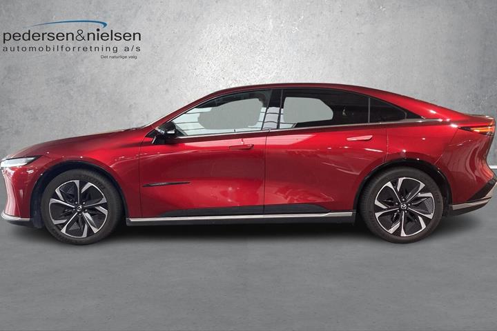 Rød Mazda 6e fra 2026