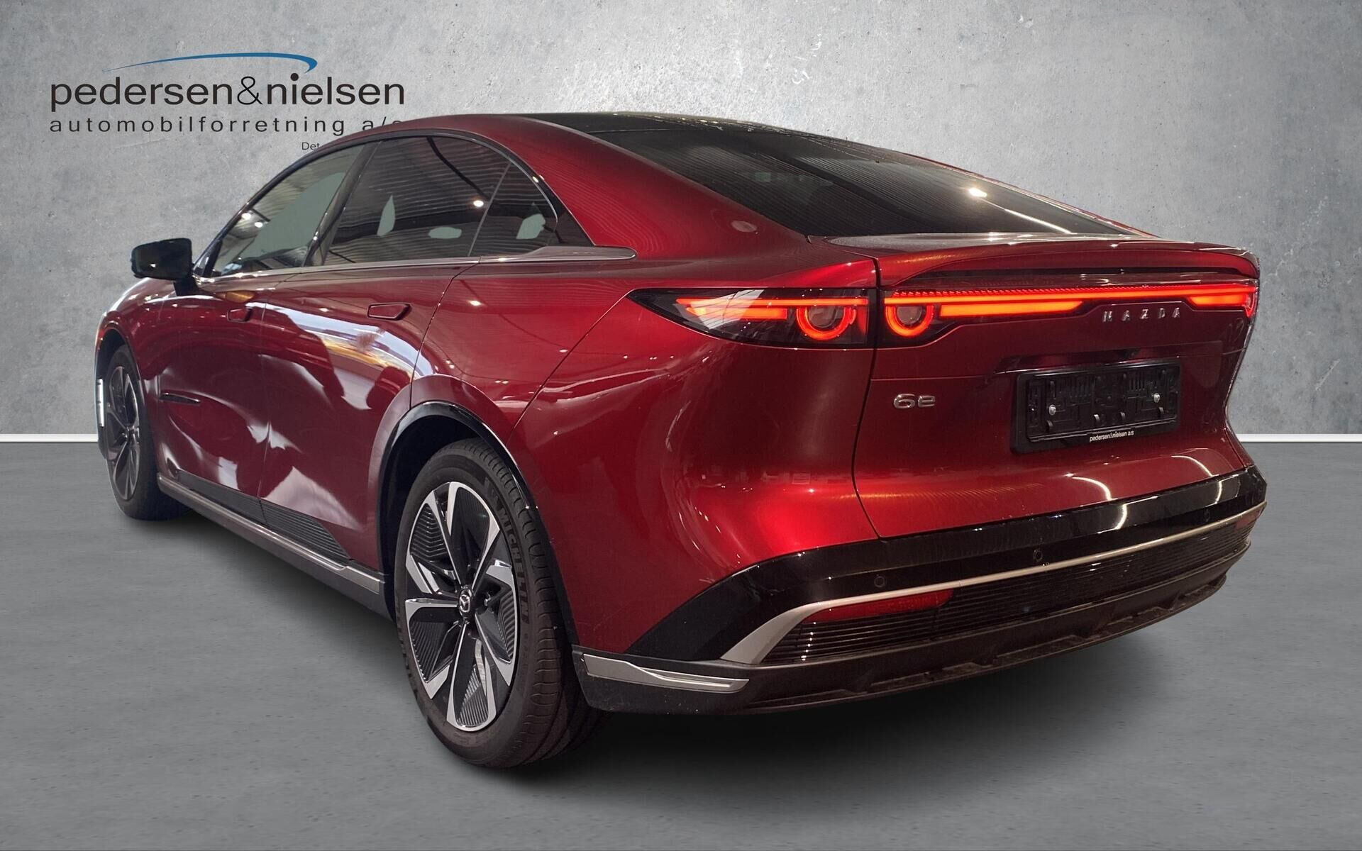Rød Mazda 6e fra 2026