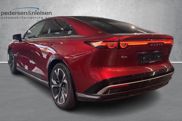 Rød Mazda 6e fra 2026