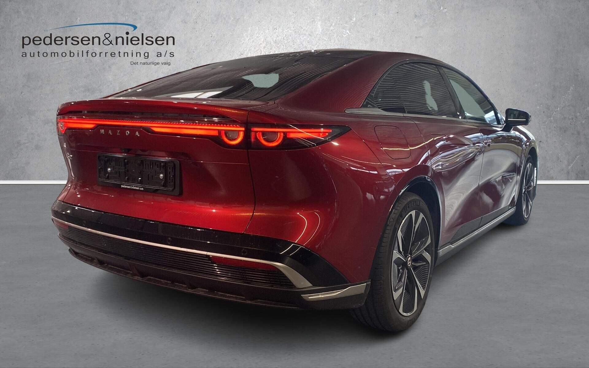 Rød Mazda 6e fra 2026