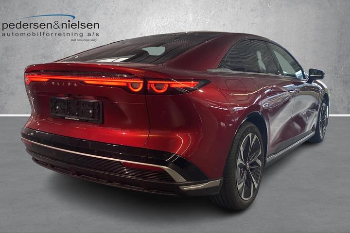 Rød Mazda 6e fra 2026