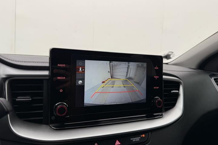 Grå Kia Ceed fra 2023
