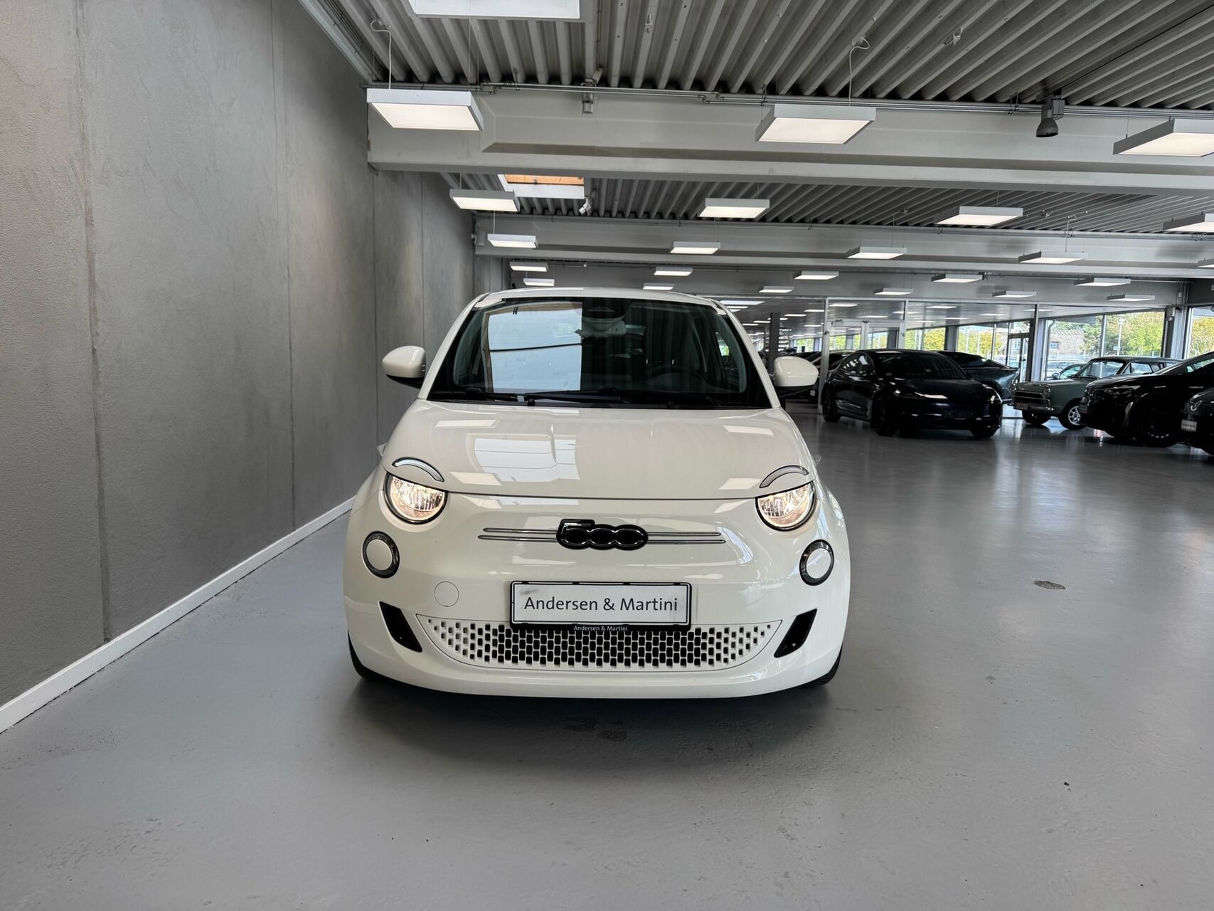 Hvid Fiat 500e fra 2023
