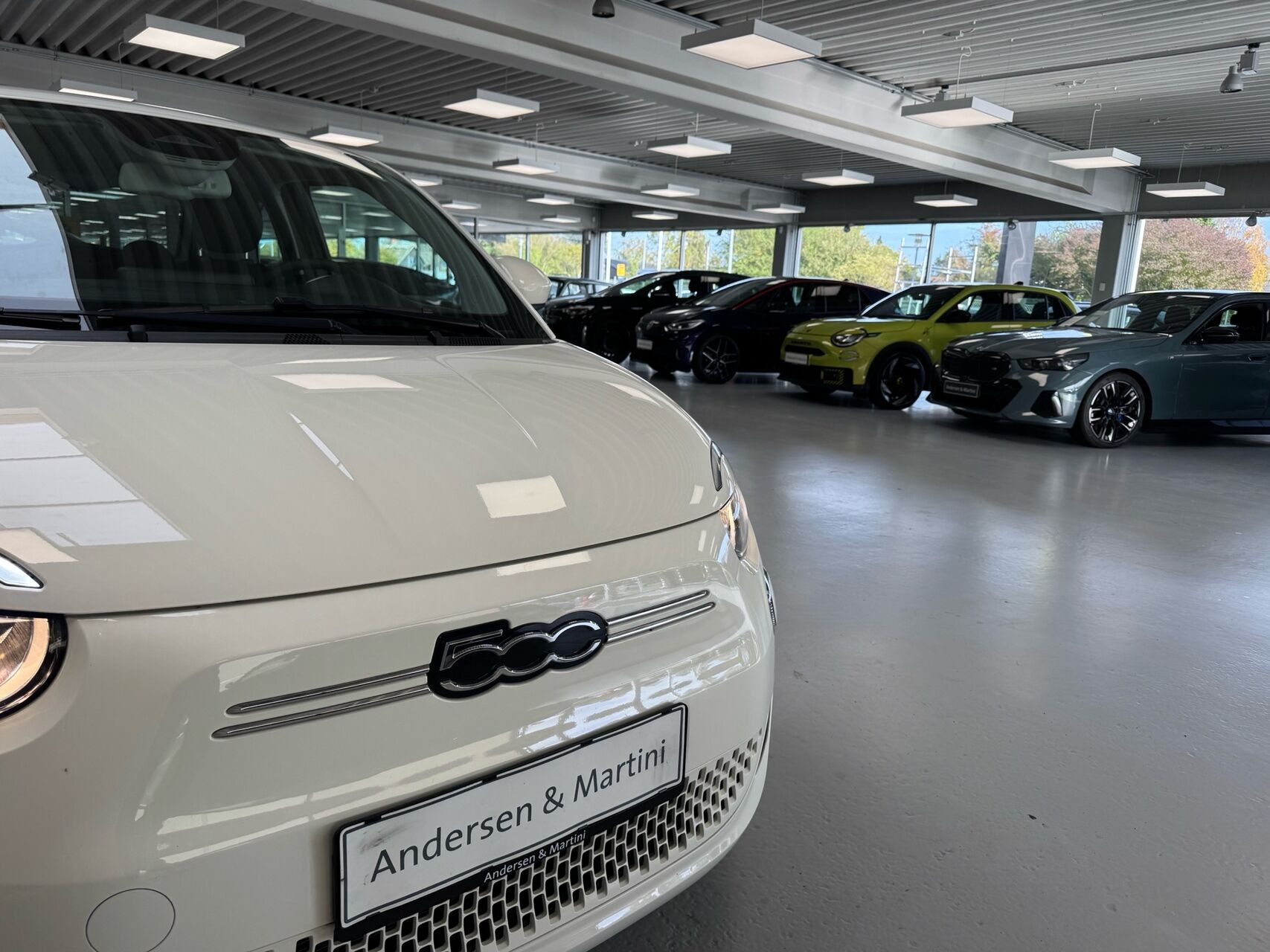 Hvid Fiat 500e fra 2023