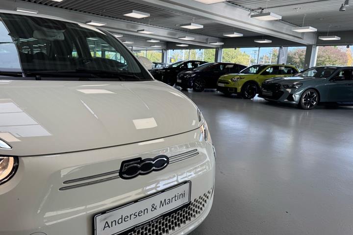 Hvid Fiat 500e fra 2023