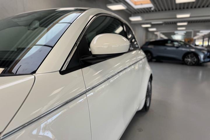 Hvid Fiat 500e fra 2023
