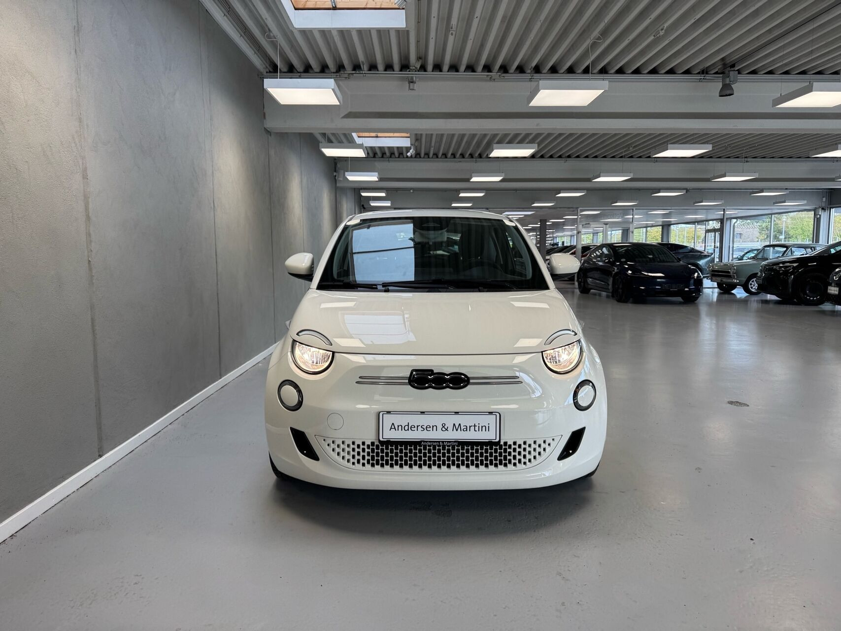 Hvid Fiat 500e fra 2023