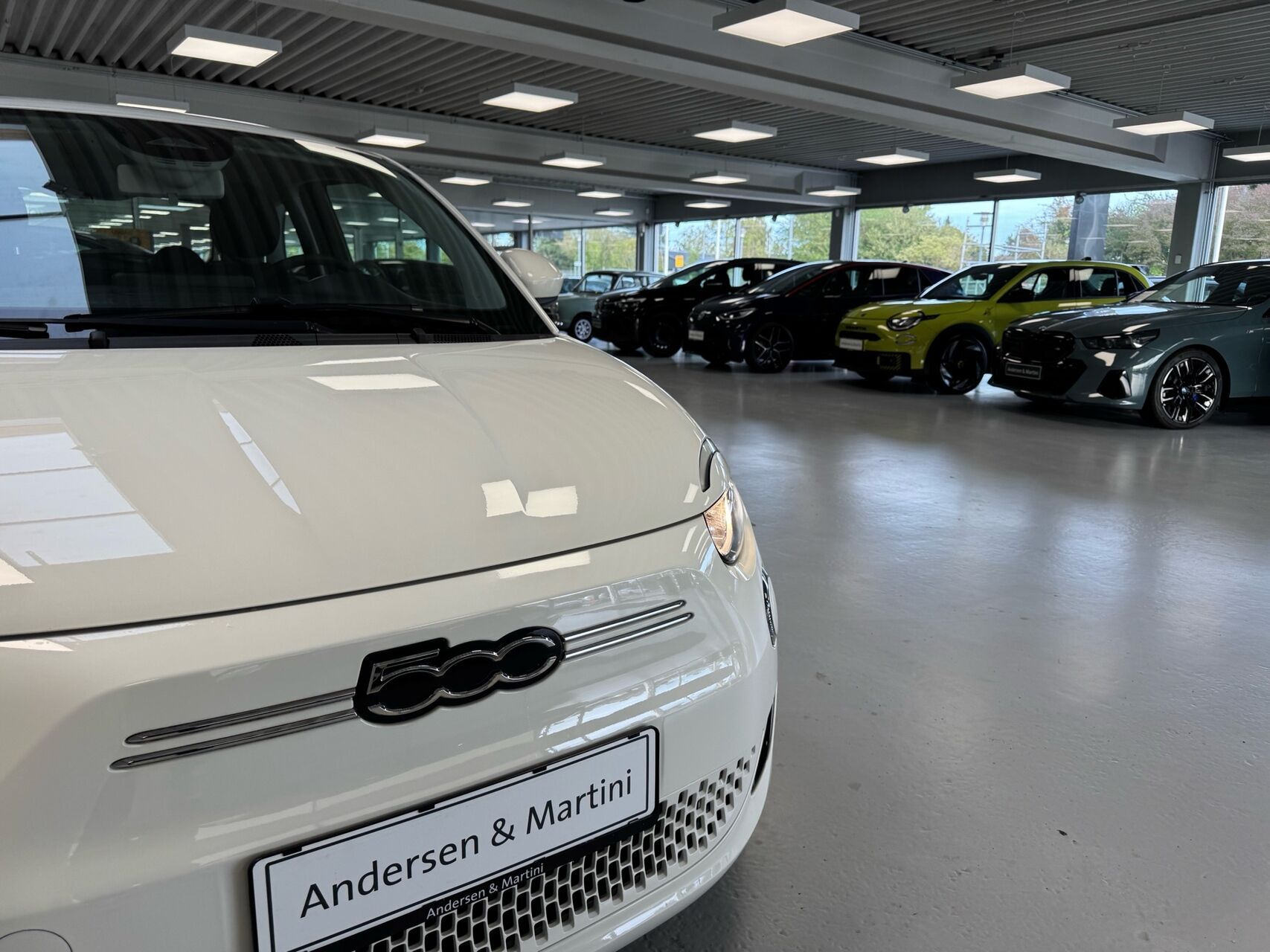 Hvid Fiat 500e fra 2023