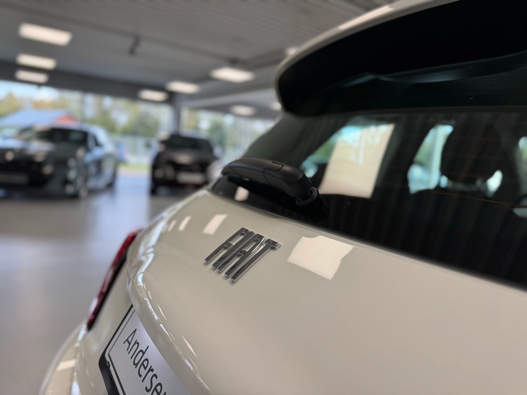 Hvid Fiat 500e fra 2023