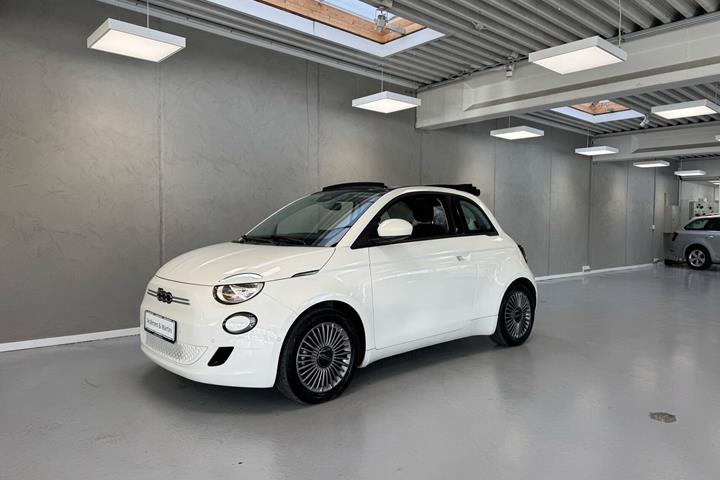 Hvid Fiat 500e fra 2023