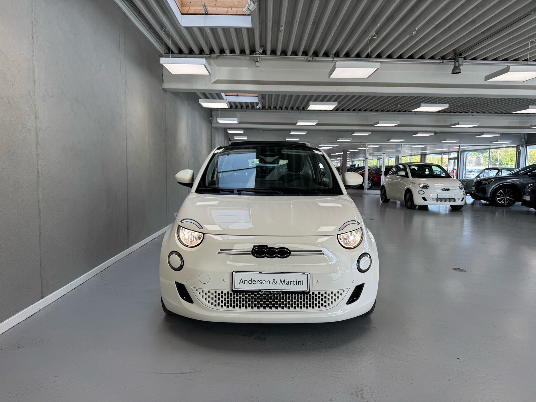 Hvid Fiat 500e fra 2023