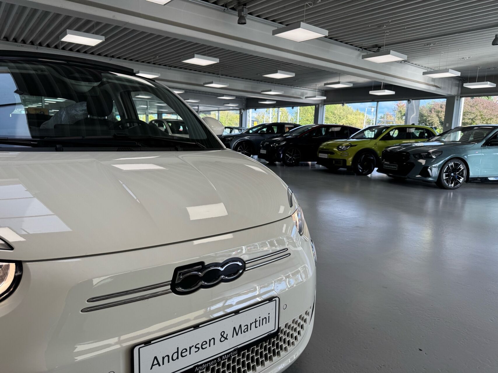 Hvid Fiat 500e fra 2023