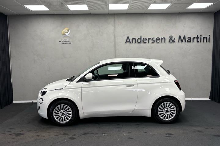 Hvid Fiat 500e fra 2023