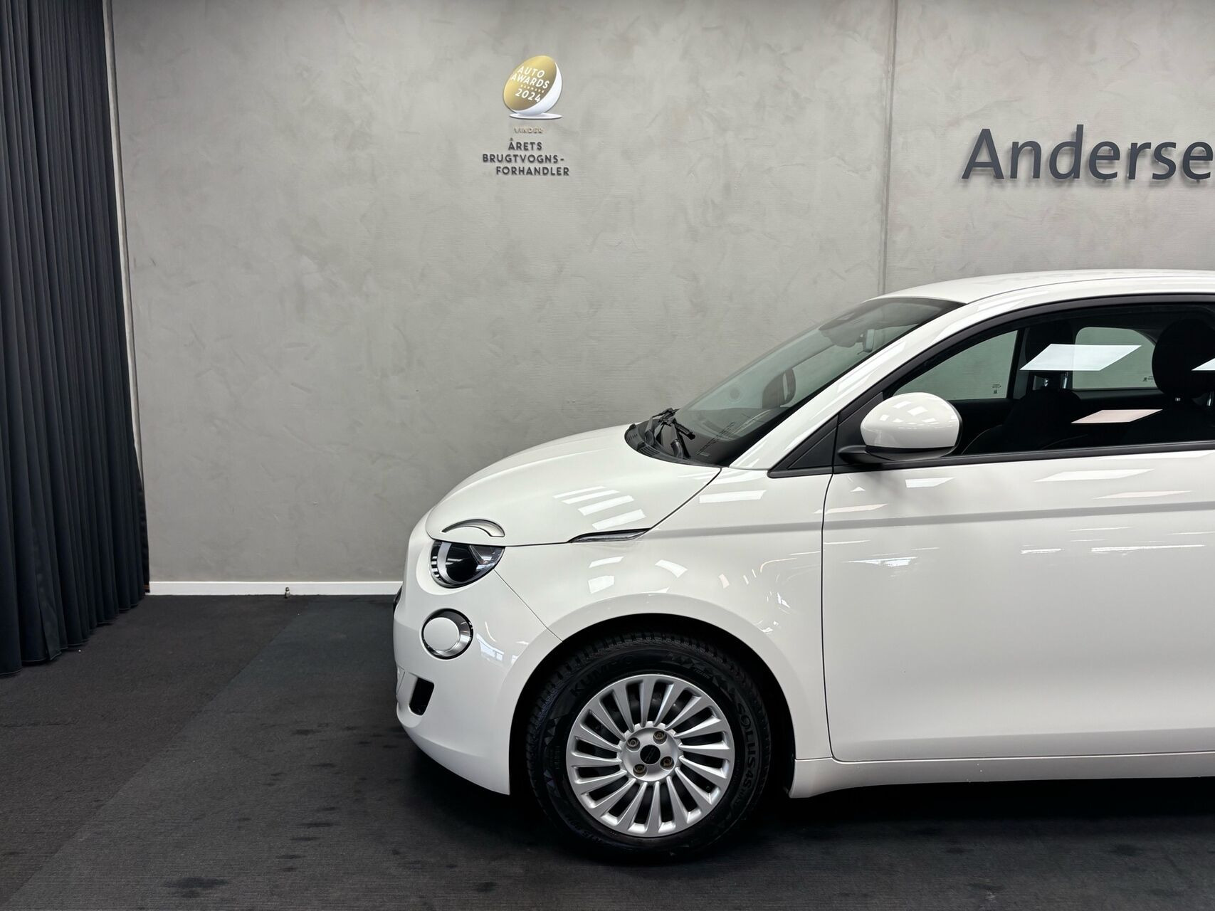 Hvid Fiat 500e fra 2023