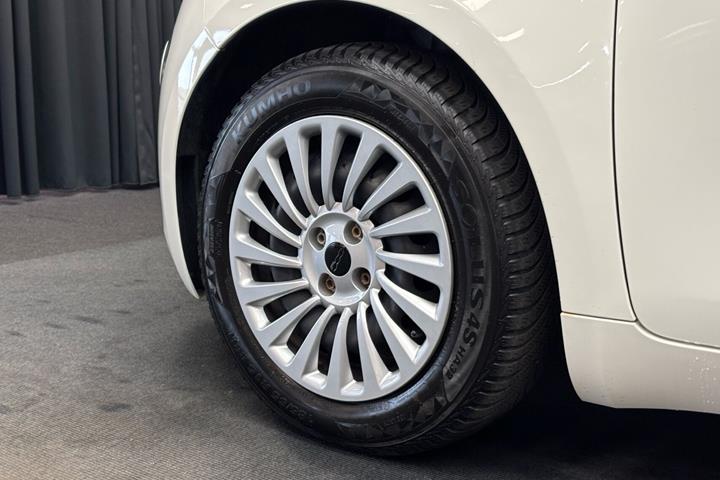 Hvid Fiat 500e fra 2023