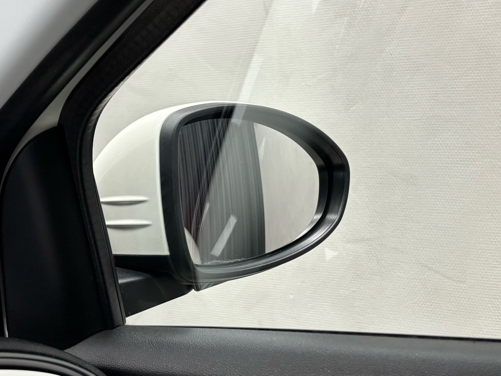 Hvid Fiat 500e fra 2023