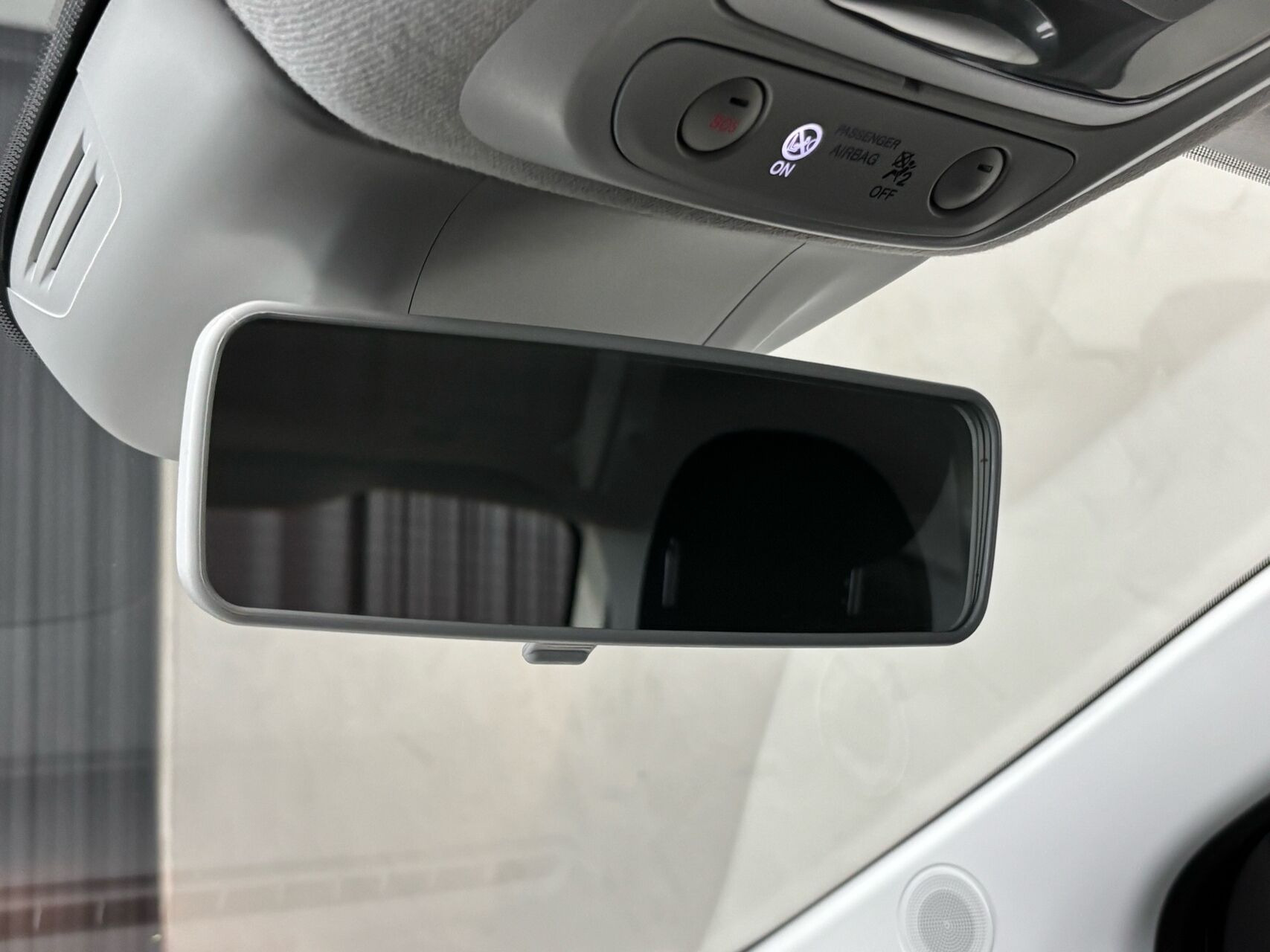 Hvid Fiat 500e fra 2023