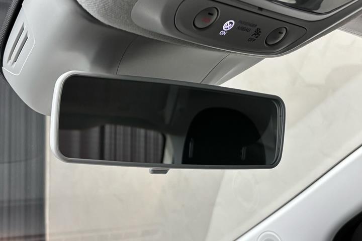 Hvid Fiat 500e fra 2023