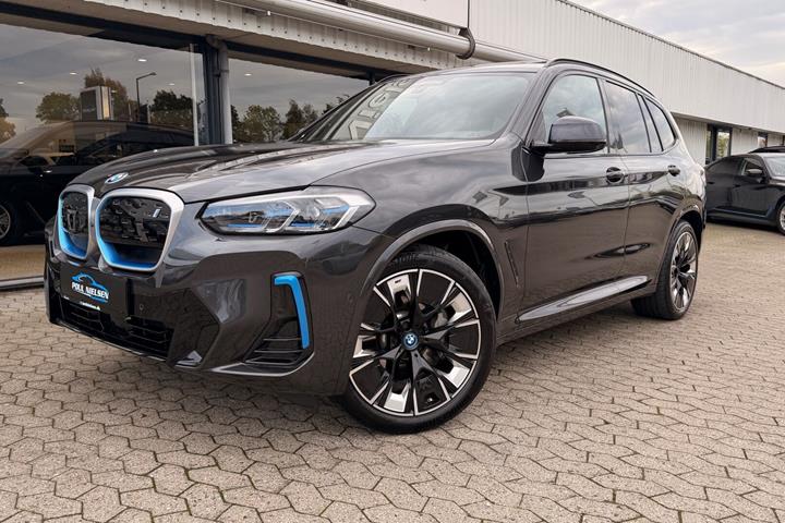 Grå BMW iX3 fra 2022