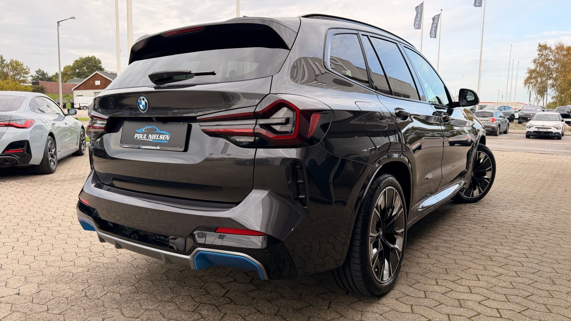 Grå BMW iX3 fra 2022